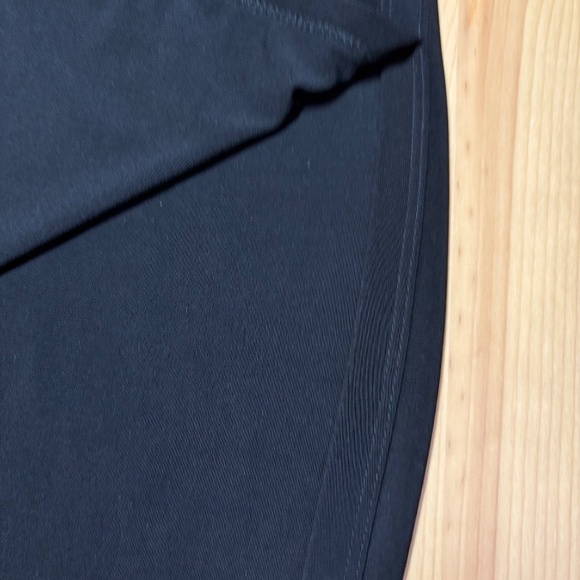 JOSEPH RIBKOFF Black Scoop Neck Roll Tab Sleeve Top Curved Split Hem US Sz 8 - Picture 8 of 9